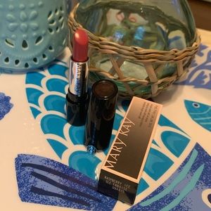 💁🏻‍♀️3 for $12! Mary Kay Gel Semi-Shine Lipstick - Raspberry Ice